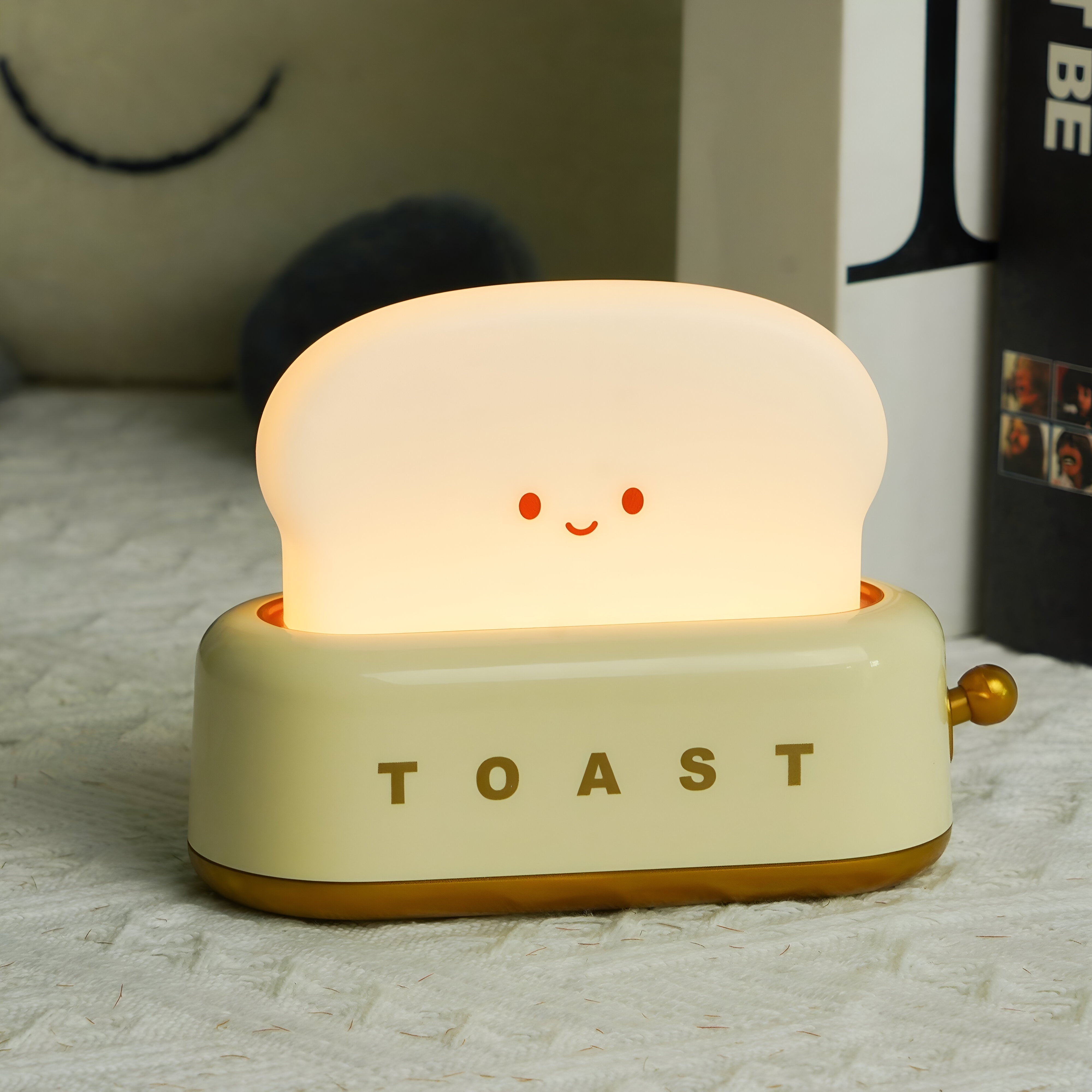 BowLift | TinyToast Table Lamp – Portable Toaster-Shaped Night Light with Dimmable LED & USB Port
