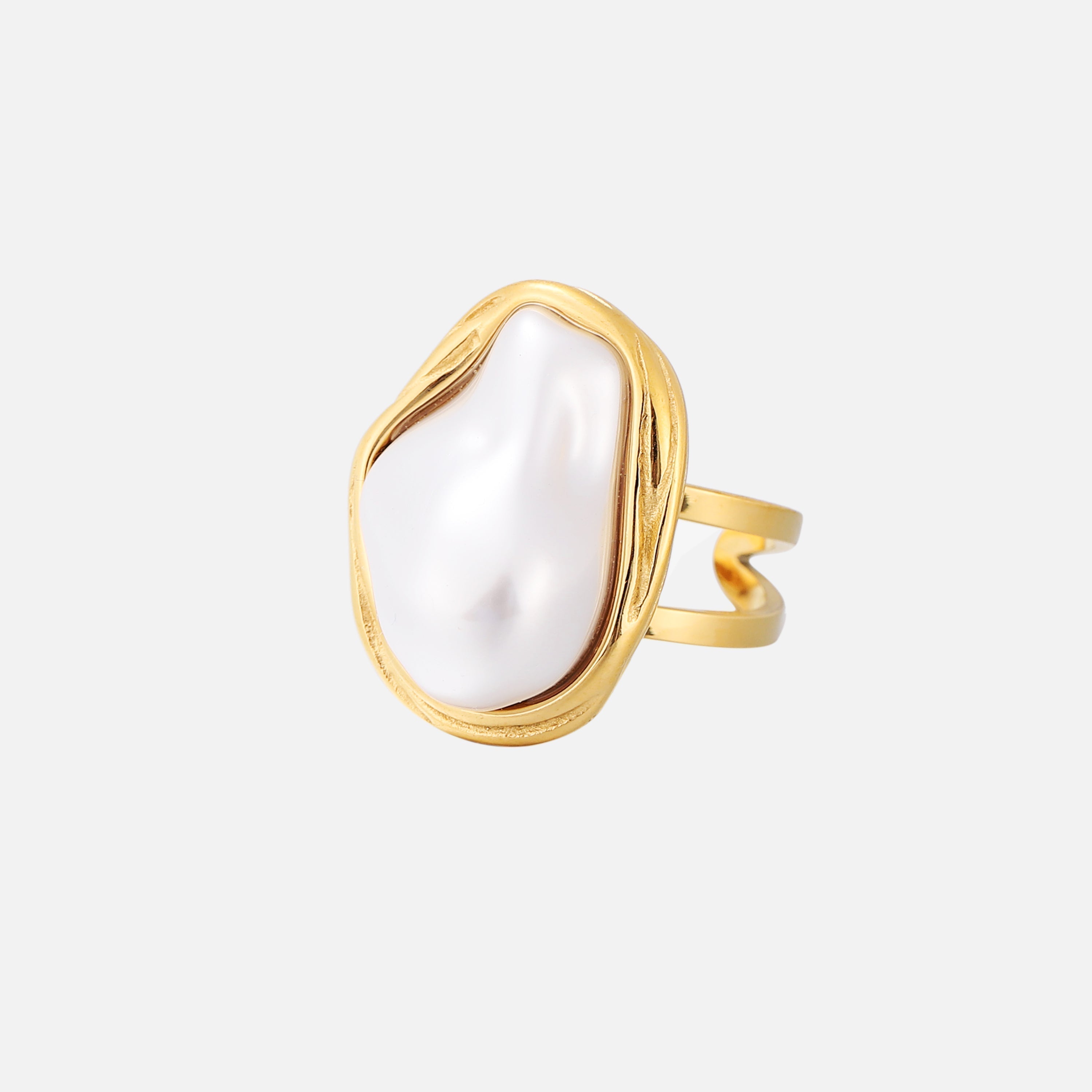BowLift | Golden ring with irregular pearl – Organic & elegant