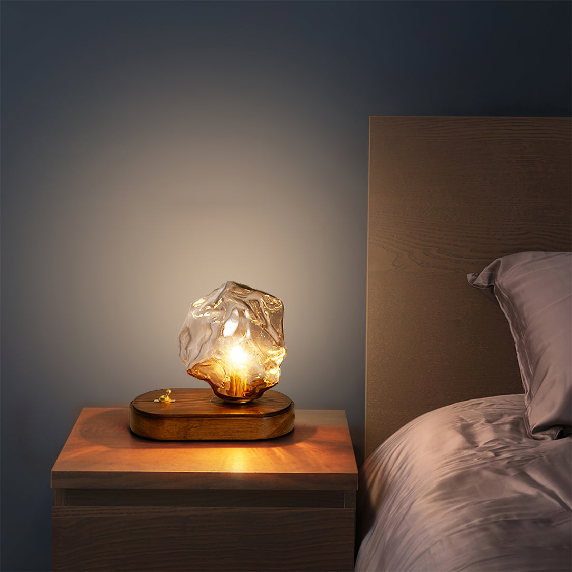 BowLift | RusticLume – Amber Glass and Wooden Table Lamp