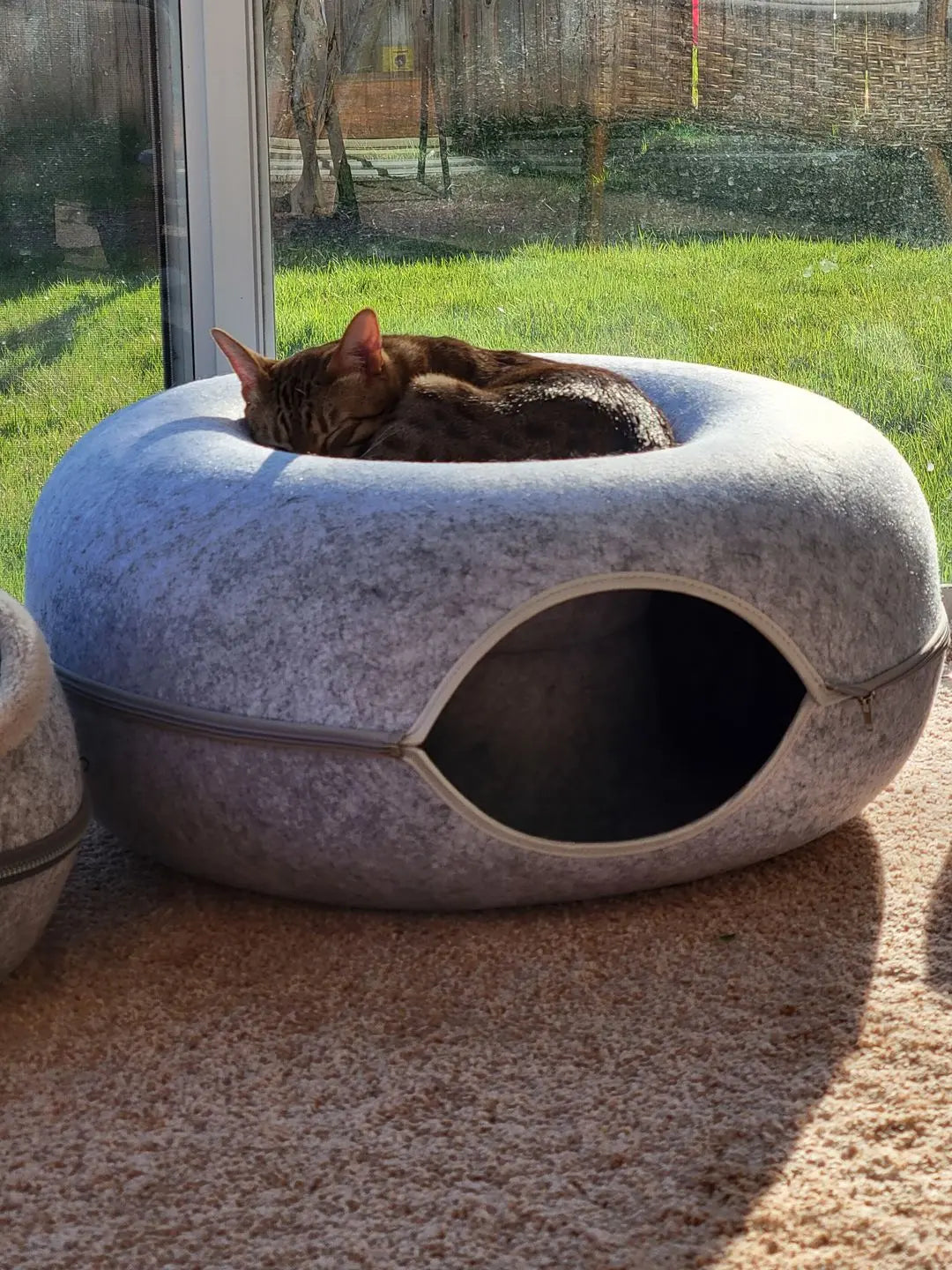 BowLift | Cat tunnel bed made of wool felt – Play and retreat space