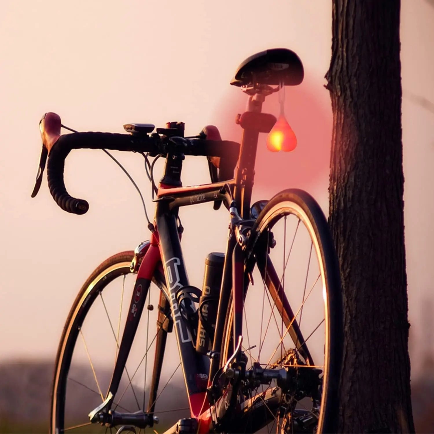 BowLift | LED bicycle rear light in heart shape – For better visibility in road traffic