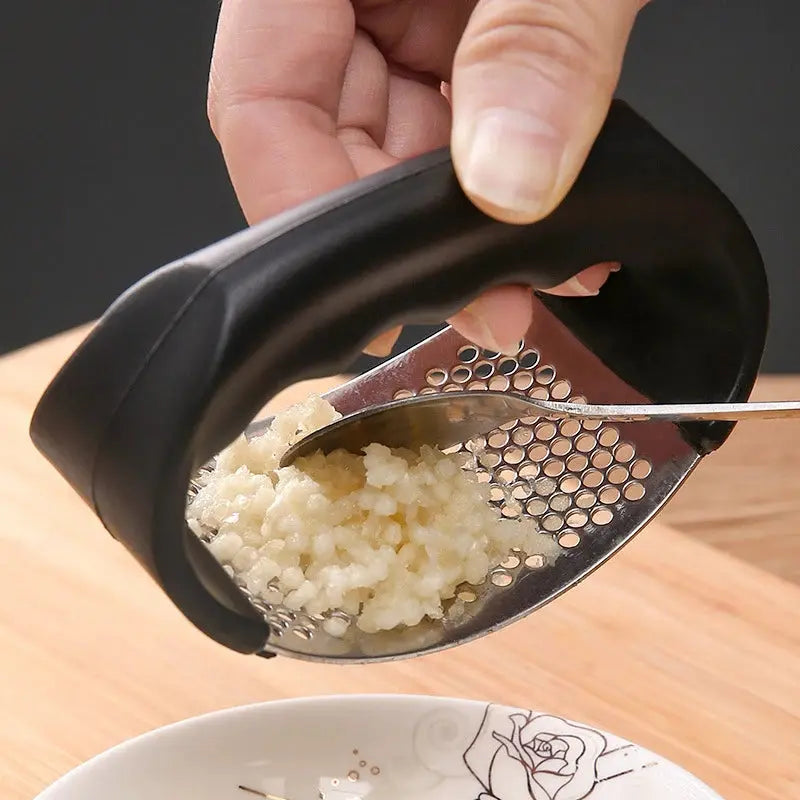 BowLift | Durable garlic press made of stainless steel for effortless crushing