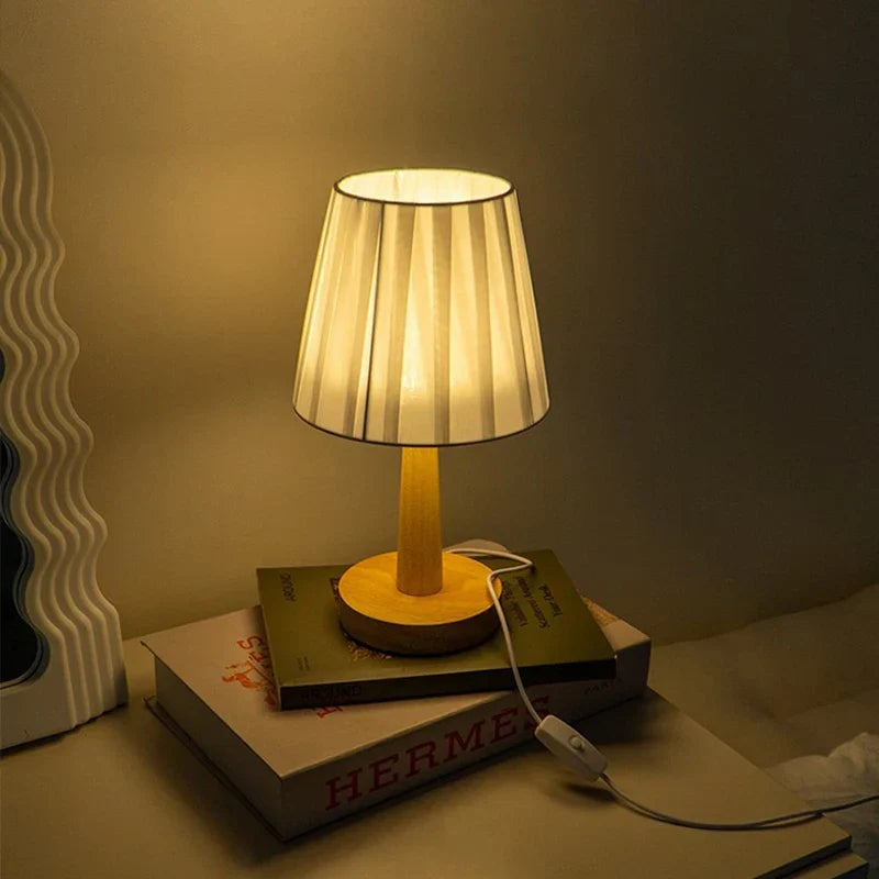 BowLift | Pleated Nightstand Lamp