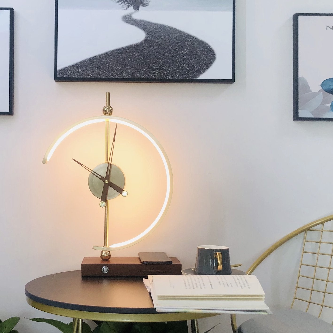 BowLift | Designer clock with LED lamp and built-in charging
