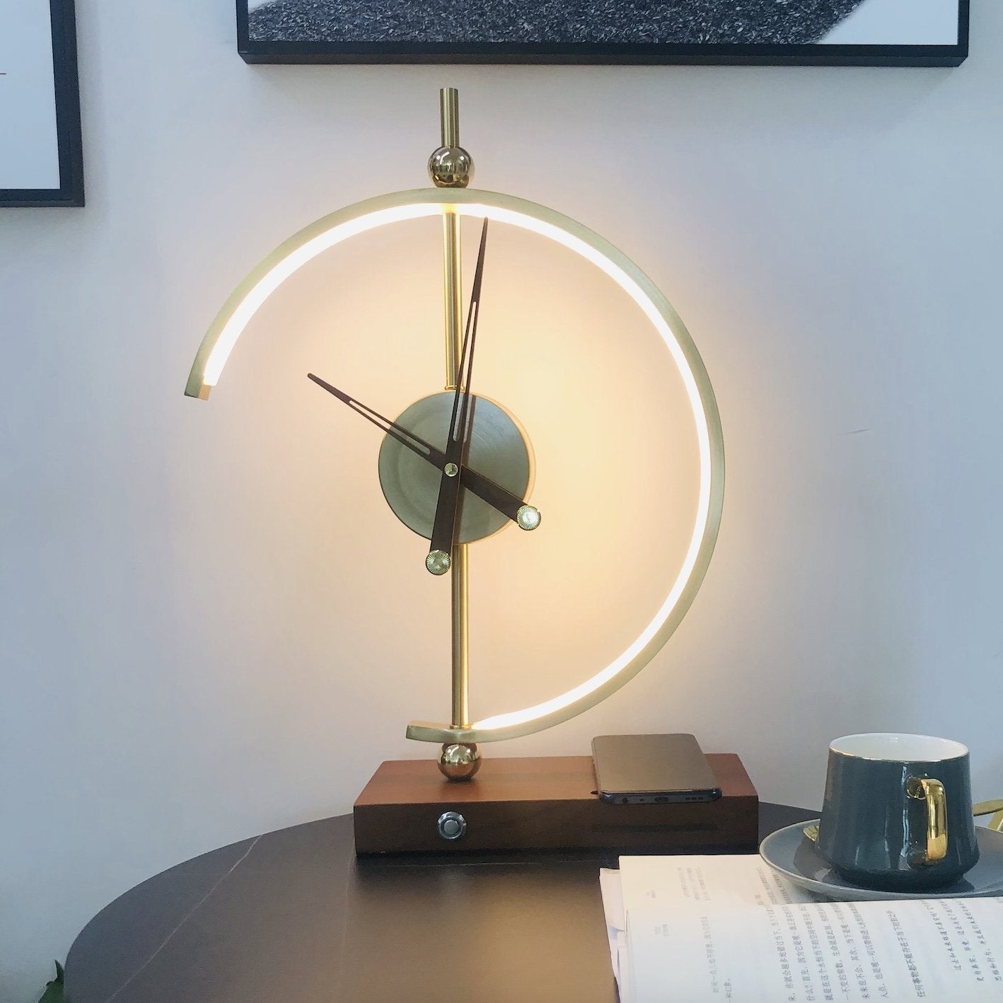 BowLift | Designer clock with LED lamp and built-in charging