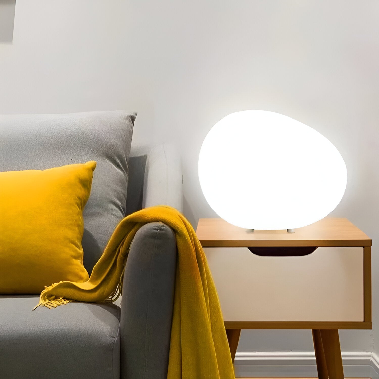 BowLift | Round Metal Table Lamp in Scandinavian Design