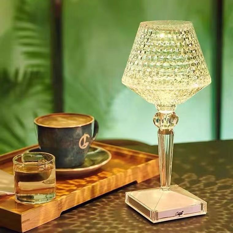 Liesbeth Crystal Lamp – Luxury Table Lamp with USB Charging Function Bowlift