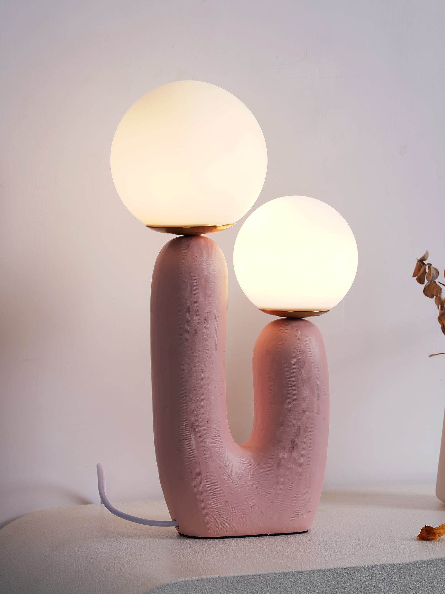 BowLift | Contemporary Style Table Lamp with Natural Accent