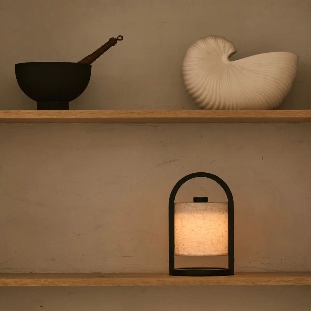 BowLift | LightWonder Wood – Cordless Table Lamp made of Natural Wood