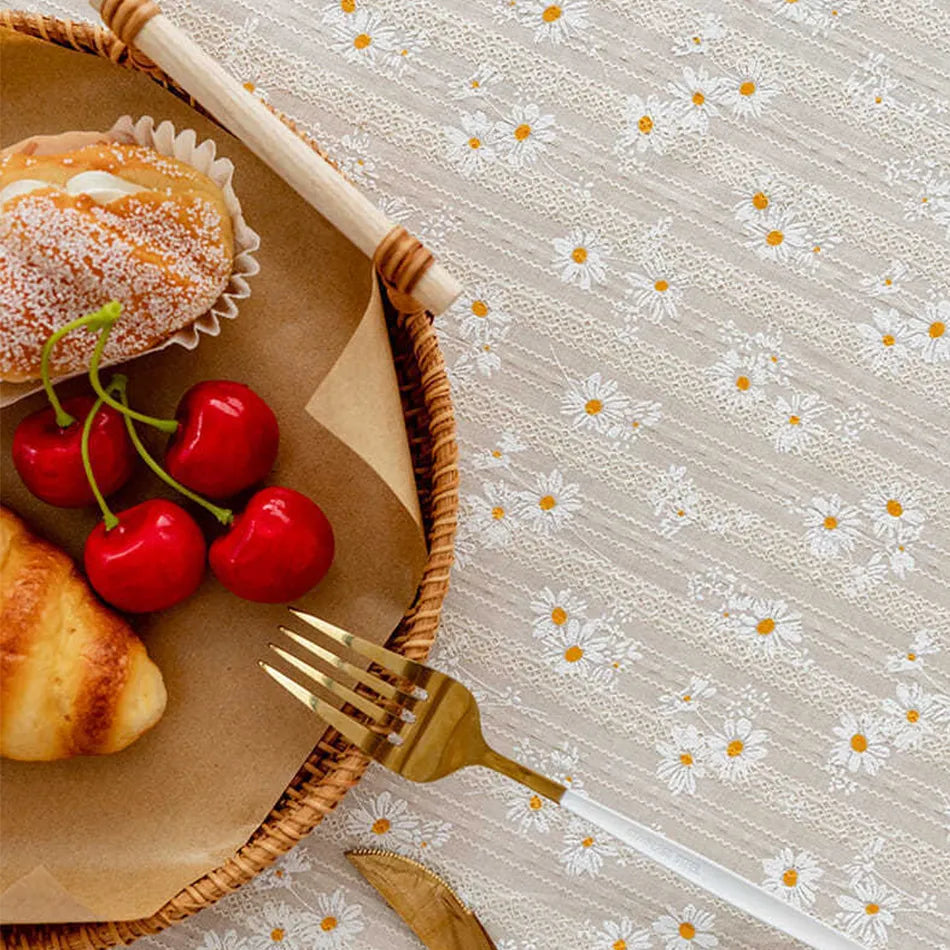 BowLift | Victoria Daisy Tablecloth