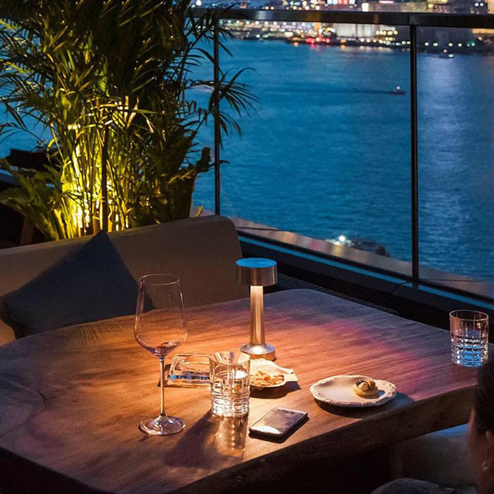 BowLift | Elegant LED table lamp