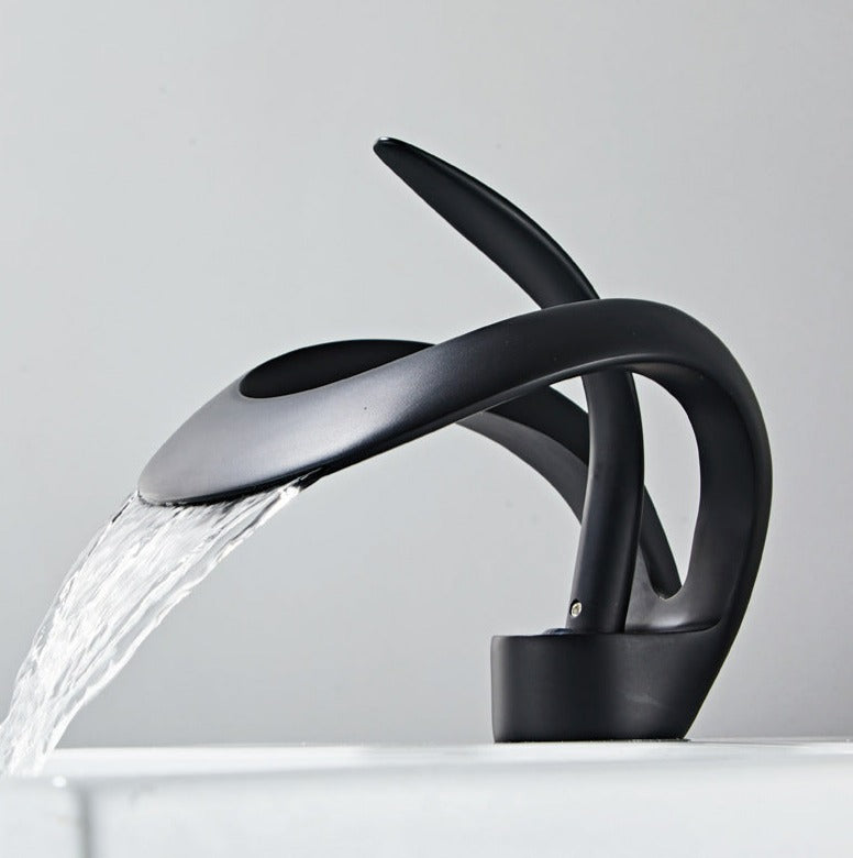 BowLift | Modern curved bathroom faucet