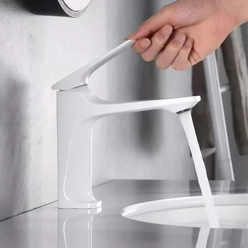 BowLift | Elegant Bathroom Faucet Single Handle Durable Metal