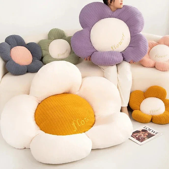 BowLift | Fluffy Daisy Cushion