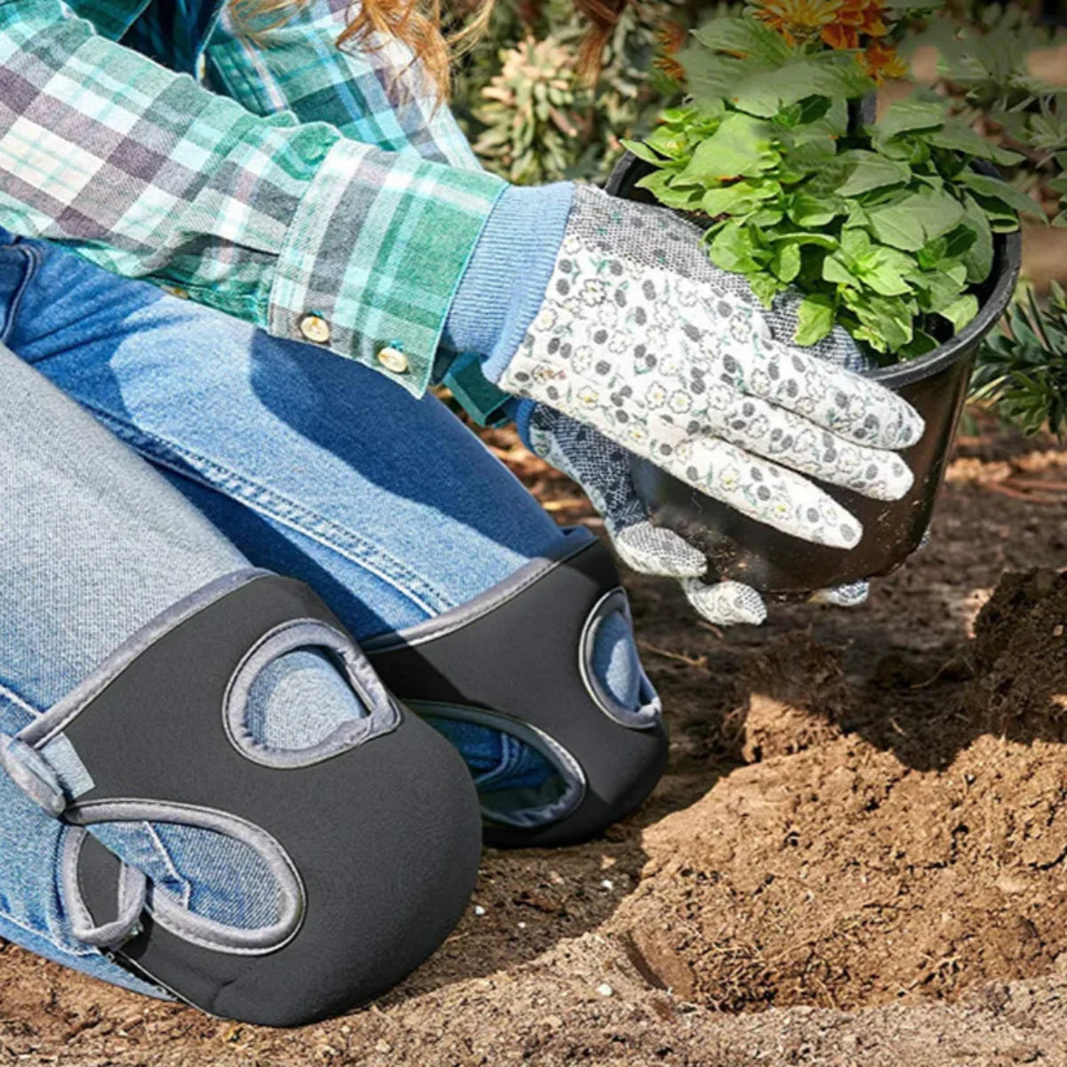 BowLift | Ergonomic knee pads for gardening with extra padding for maximum comfort