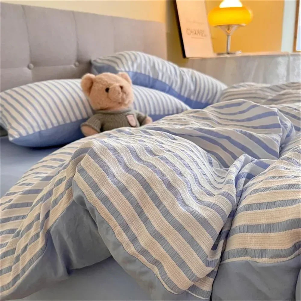 BowLift | Minimalistic Striped Bed Set