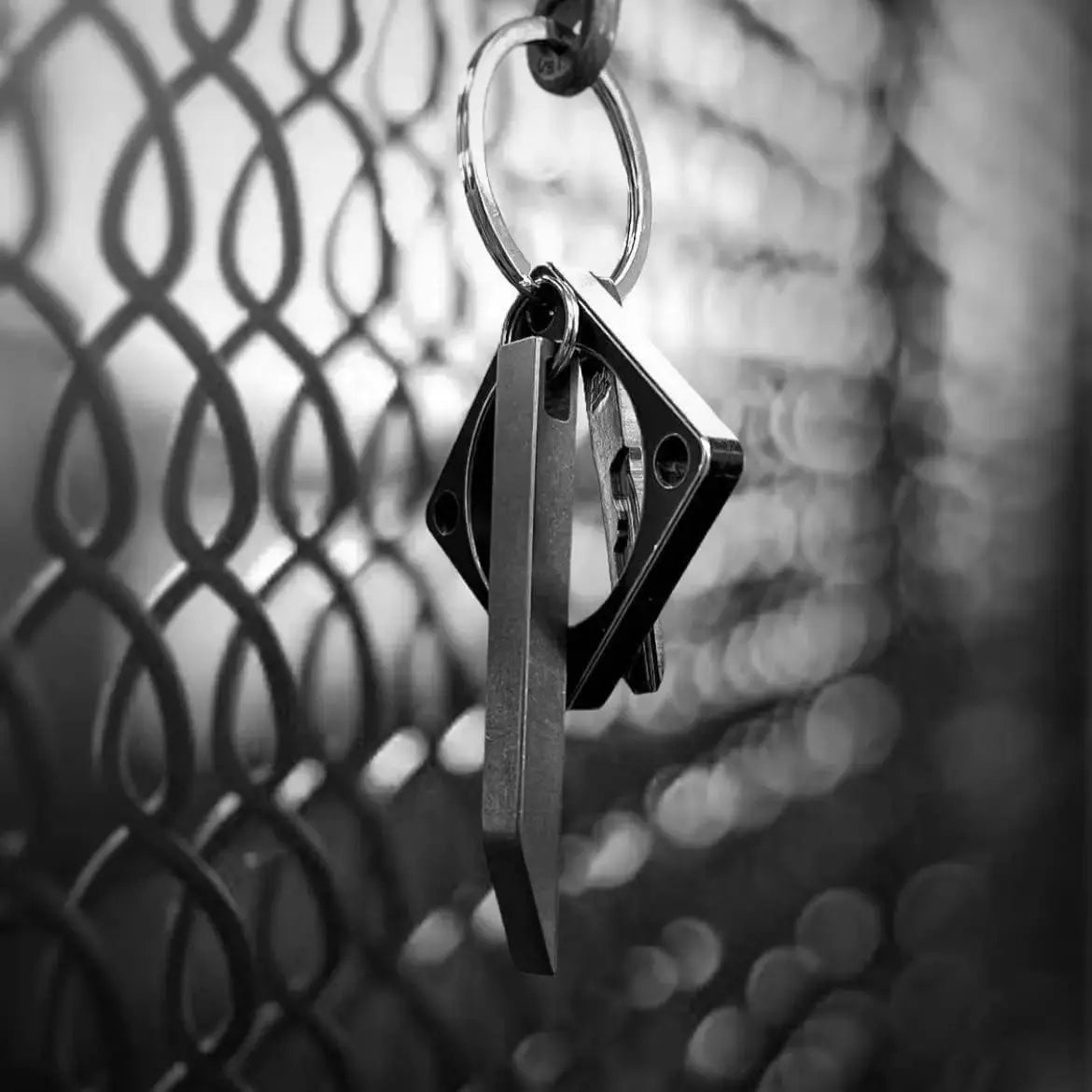 BowLift | Keychain Prybar made of stainless steel