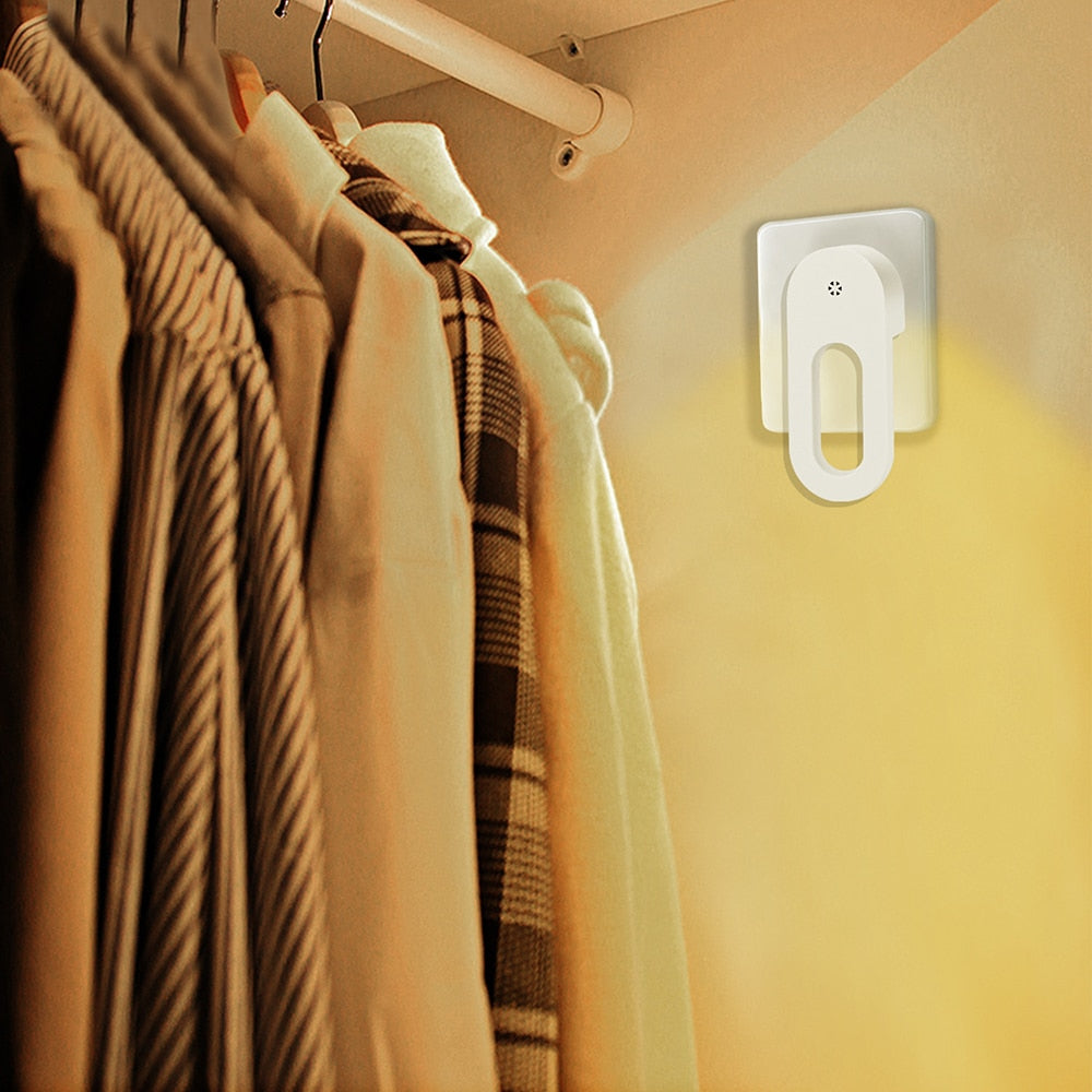 BowLift | Twilight Sensor Energy Saving Socket Wall Night Light