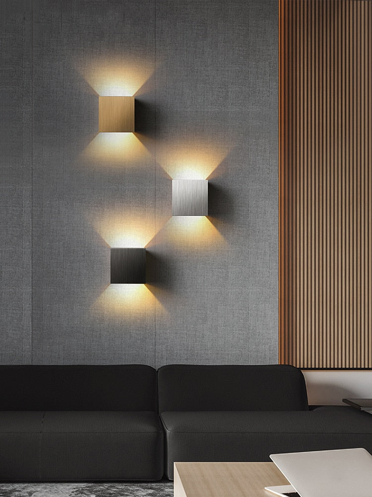 BowLift | ElegantBeam – Minimalist Wall Lamp for Sophisticated Lighting