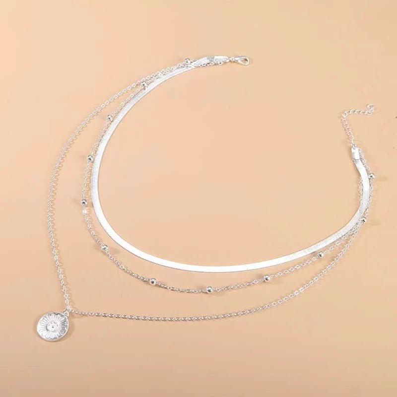 BowLift | Elegant silver triple necklace for style & self-confidence