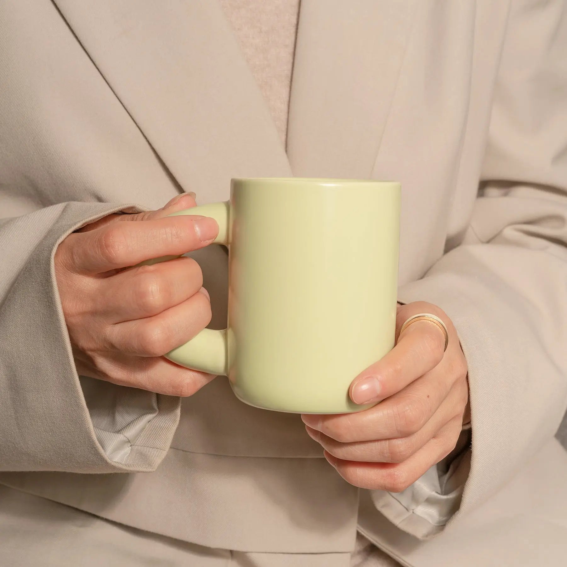 BowLift | Simple solid ceramic mugs