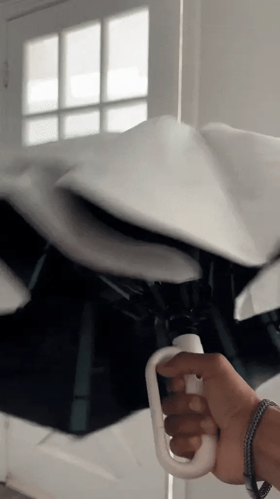 BowLift | Wind-Resistant Automatic Folding Umbrella with Large Buckle Handle – Compact & Durable