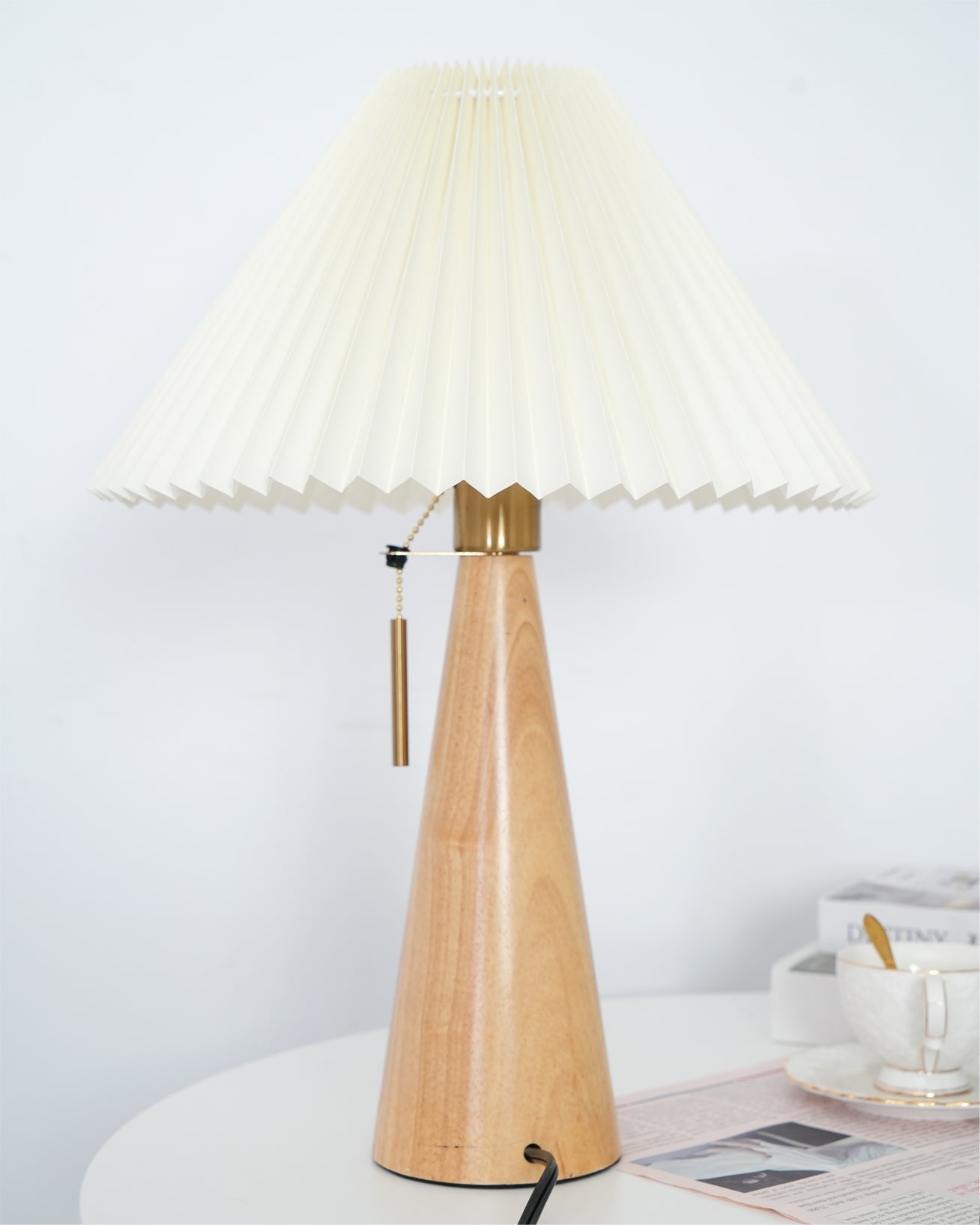 BowLift | AntiqueRadiance – Elegant Wood and Metal Table Lamp