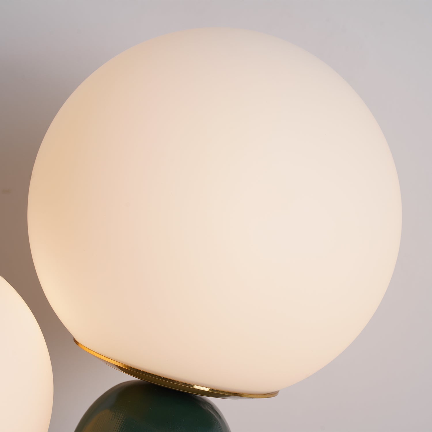 BowLift | Contemporary Style Table Lamp with Natural Accent