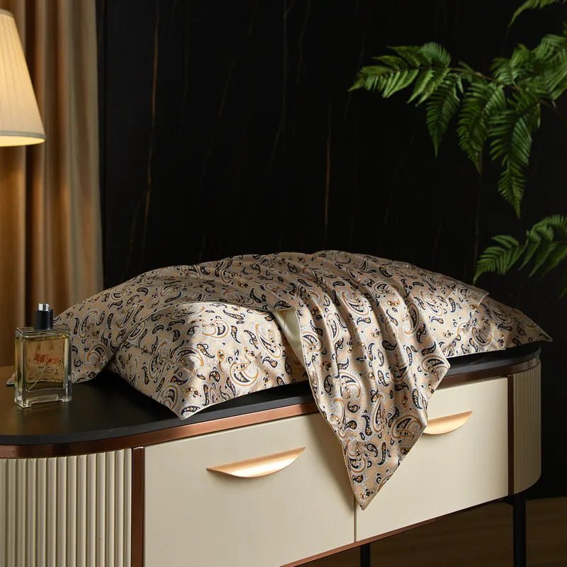 BowLift | Caressence – Mulberry Silk Pillowcase for Luxurious Sleep Comfort