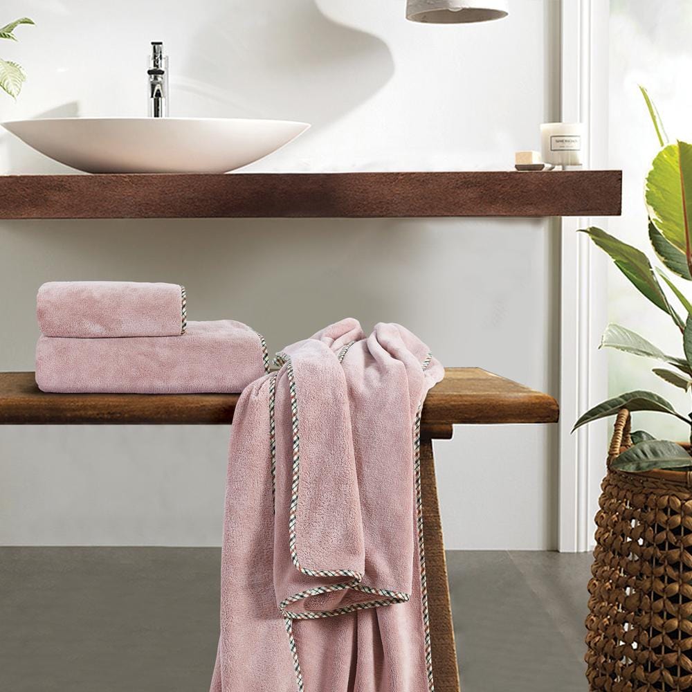 BowLift | Solenza Premium Bath Towel | Lightweight microfiber towel with fast-dry technology