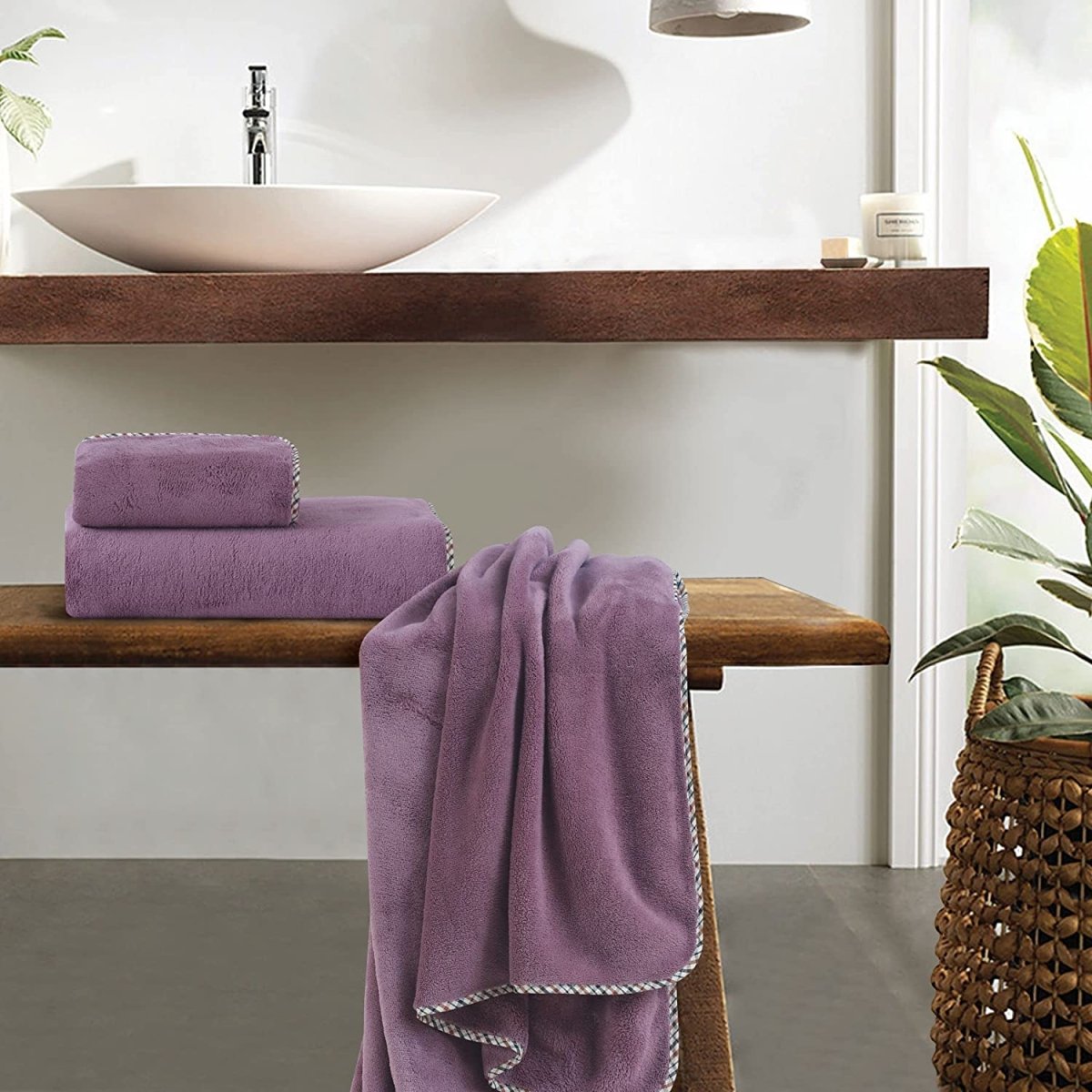 BowLift | Solenza Premium Bath Towel | Lightweight microfiber towel with fast-dry technology