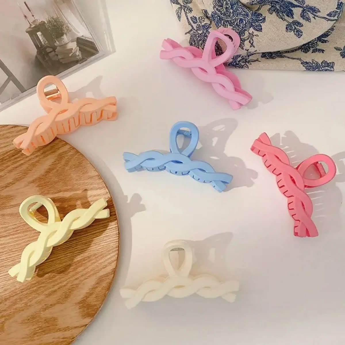 BowLift | Elegant hair clip with strong hold for every hair type