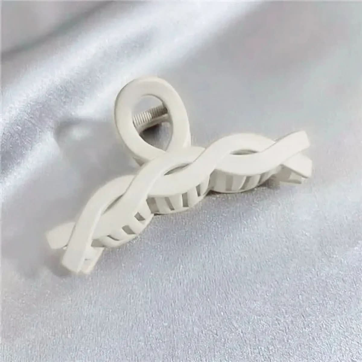 BowLift | Elegant hair clip with strong hold for every hair type