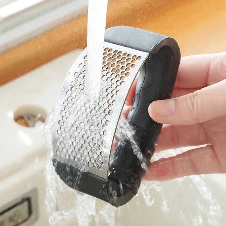 BowLift | EasyMince – stainless steel garlic and vegetable mincer