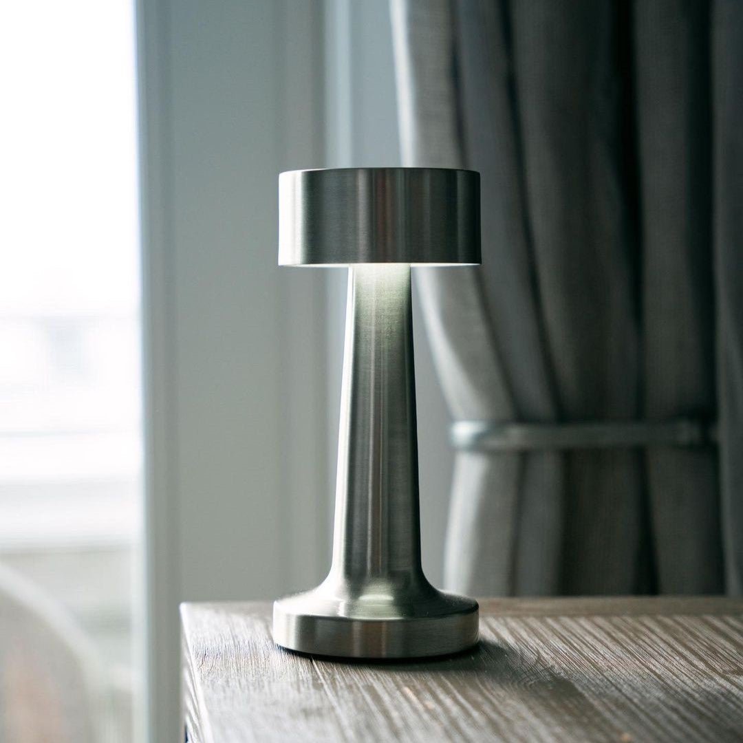 BowLift | LED Table Lamp with Metal Modern Design