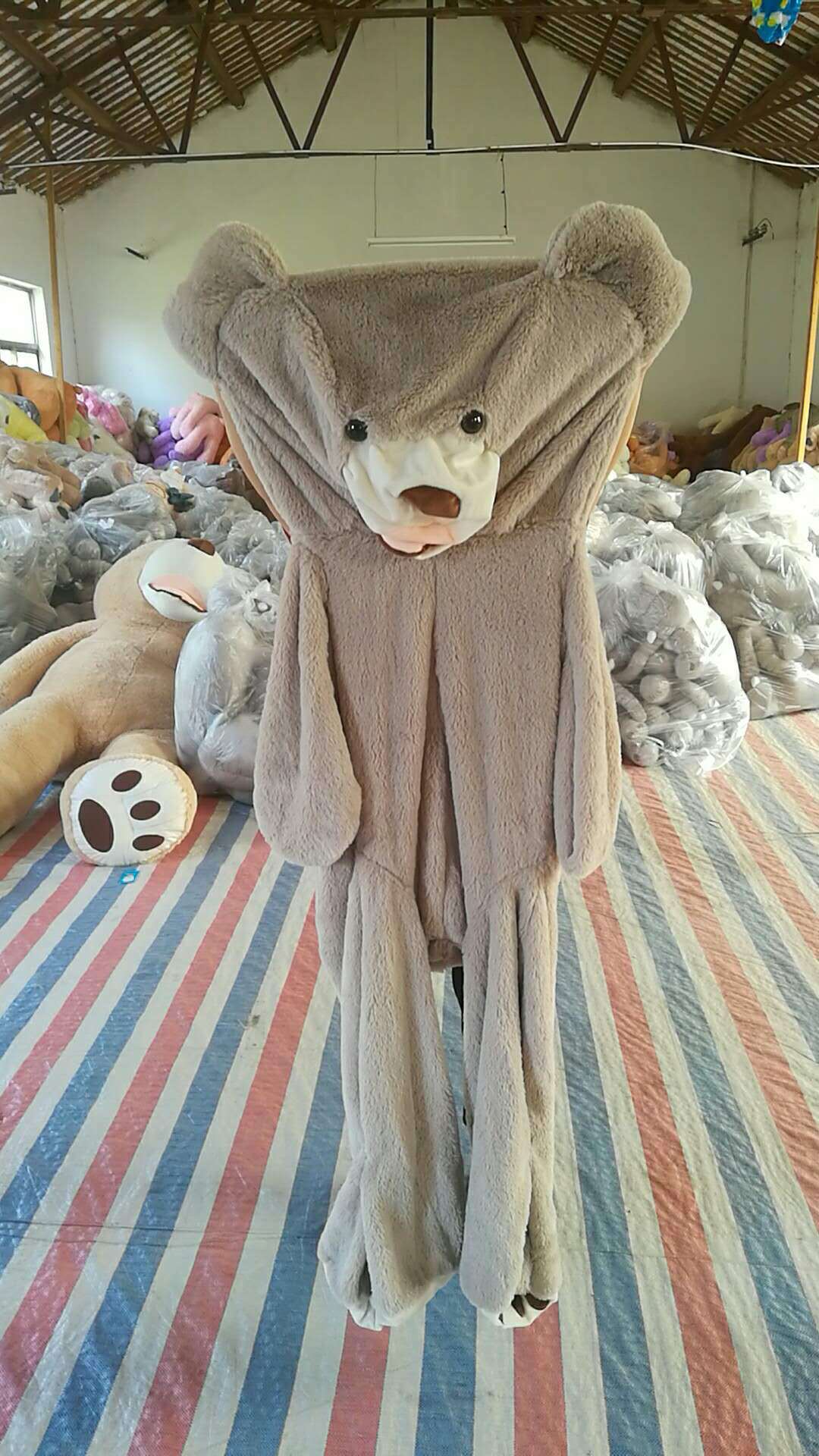 BowLift | Giant Plush Teddy Bear – HugHero