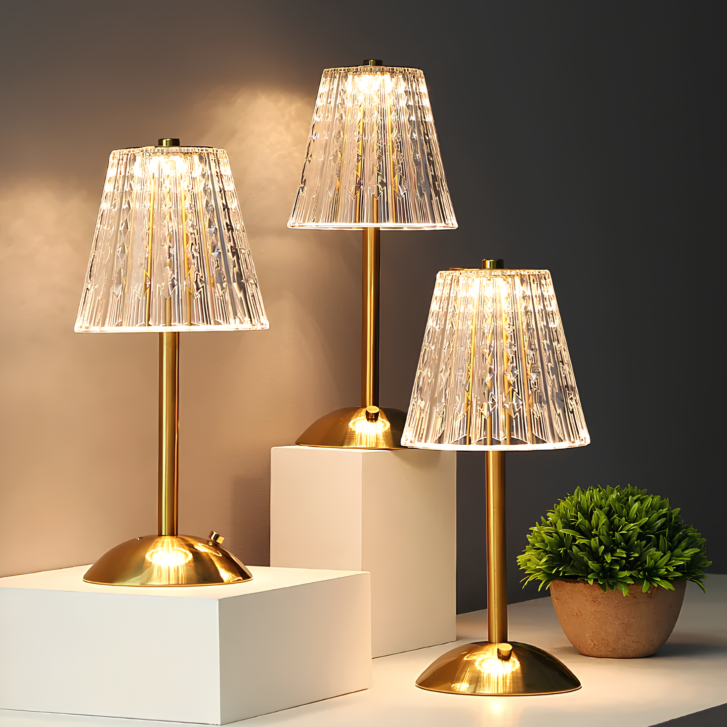 BowLift | Golden Crystal Table Lamp - Aurora Luxe