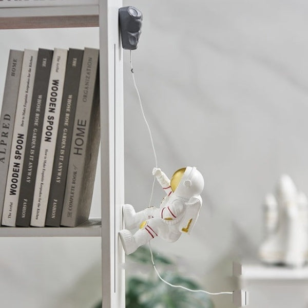 BowLift | Astronaut Climber Wall Decoration Figures