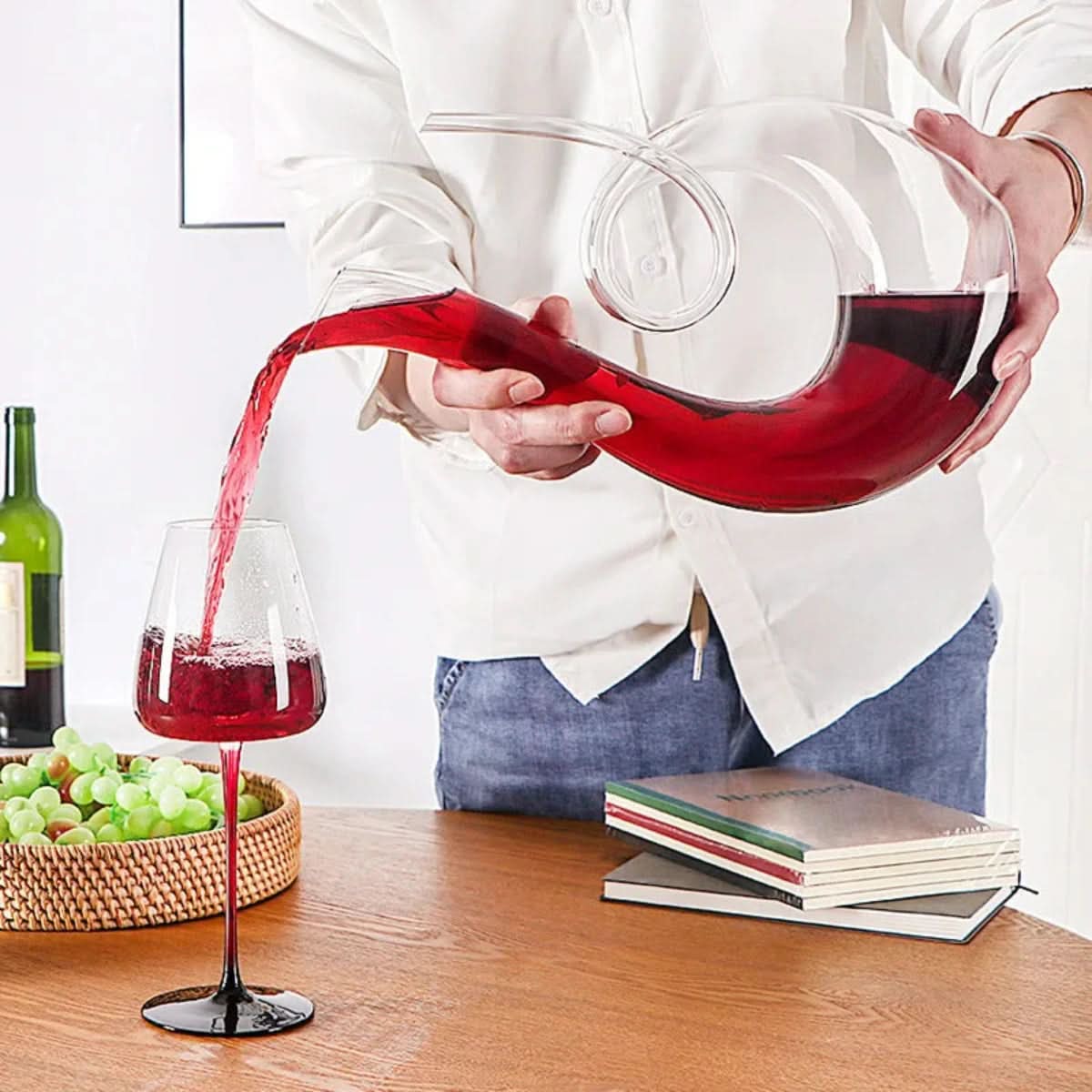 BowLift | Elegant Swirling Wine Decanter for Aeration and Serving