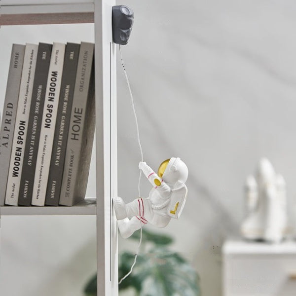 BowLift | Astronaut Climber Wall Decoration Figures