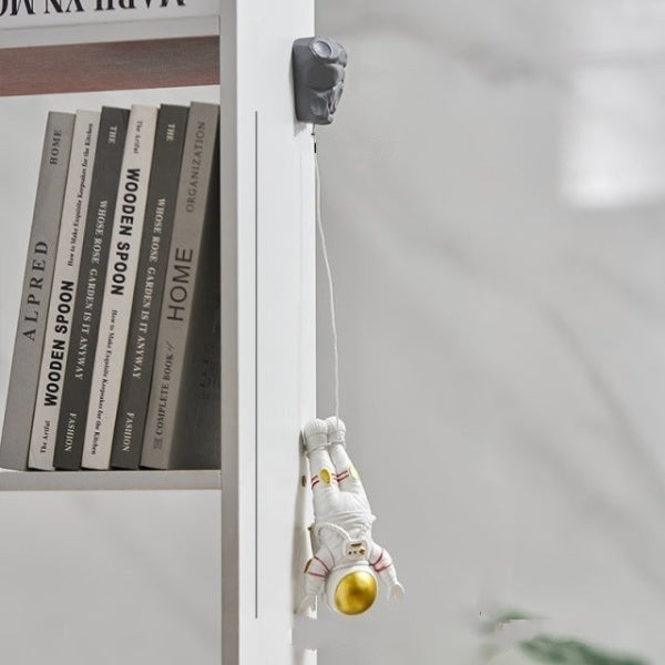 BowLift | Astronaut Climber Wall Decoration Figures