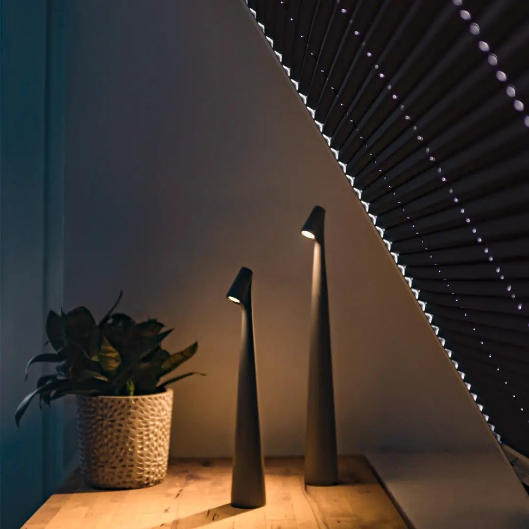 BowLift | Wireless LED lamp in minimalist design | Table lamp
