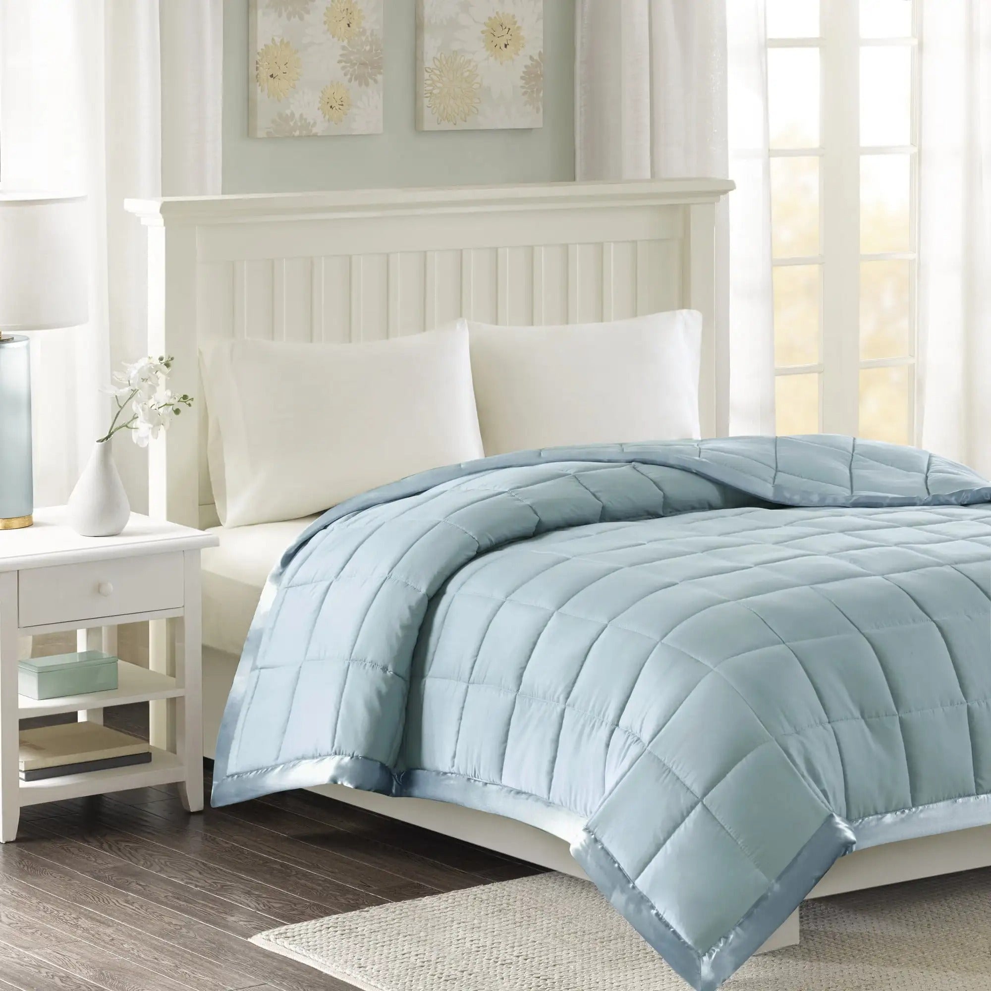 BowLift | BlueVelvet - Satin Accent Bedspread