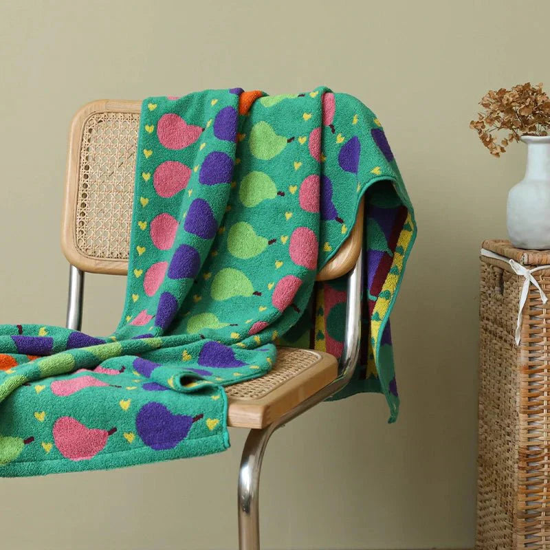 BowLift | Soft children's towel made of cotton with pear motif