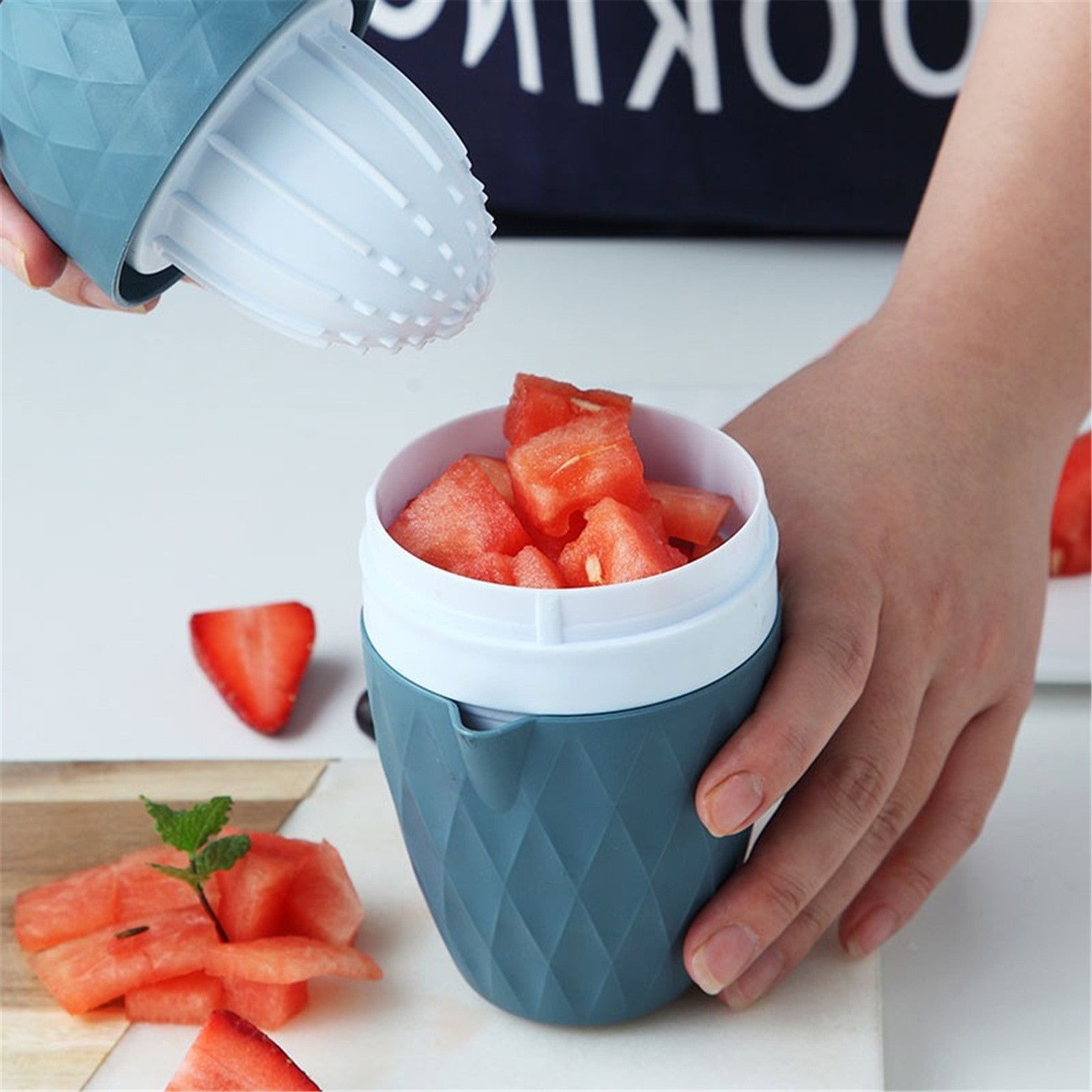 BowLift | Portable Mini Orange Lemon Press Hand Squeezer