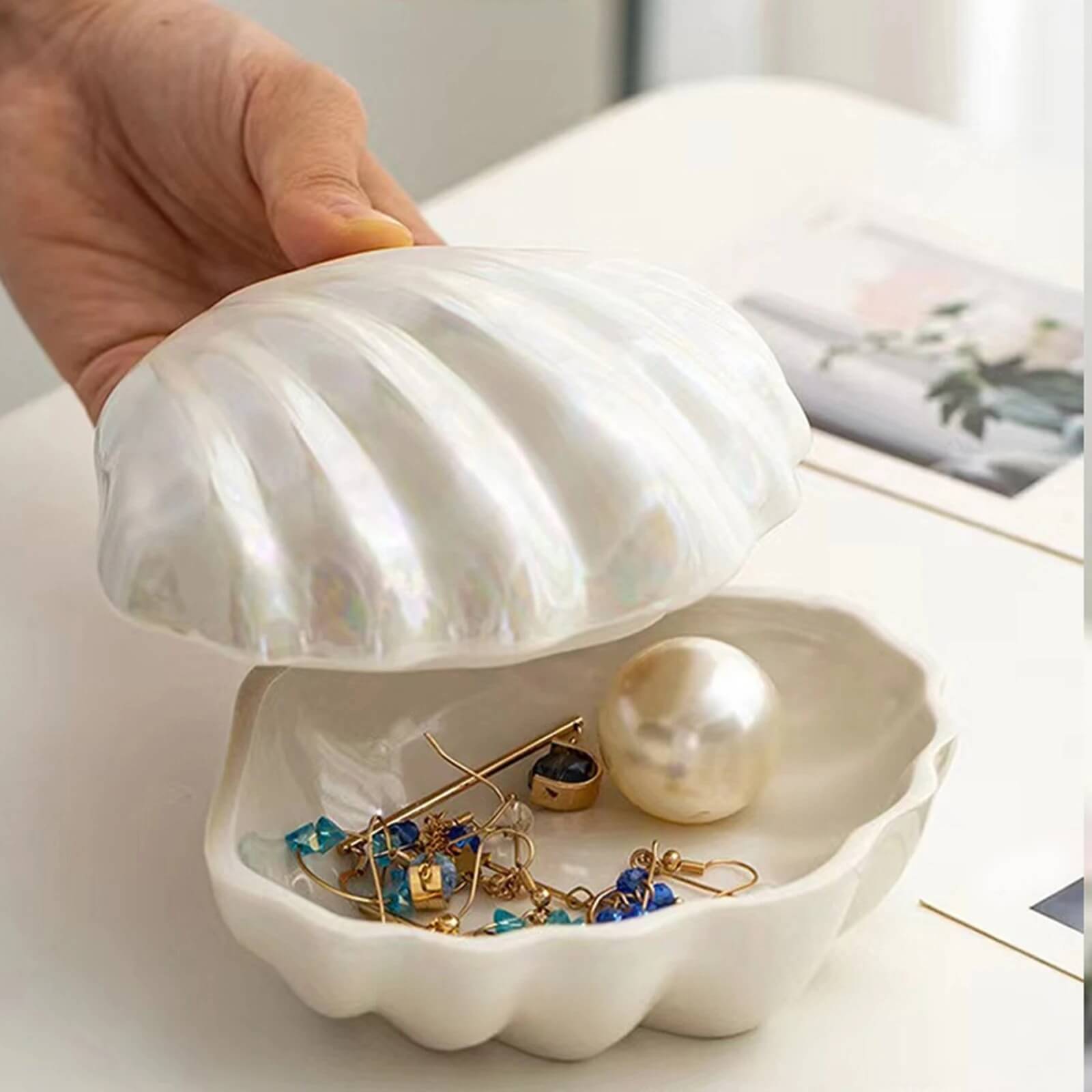 BowLift | Clam Shell Ceramic Jewelry Storage