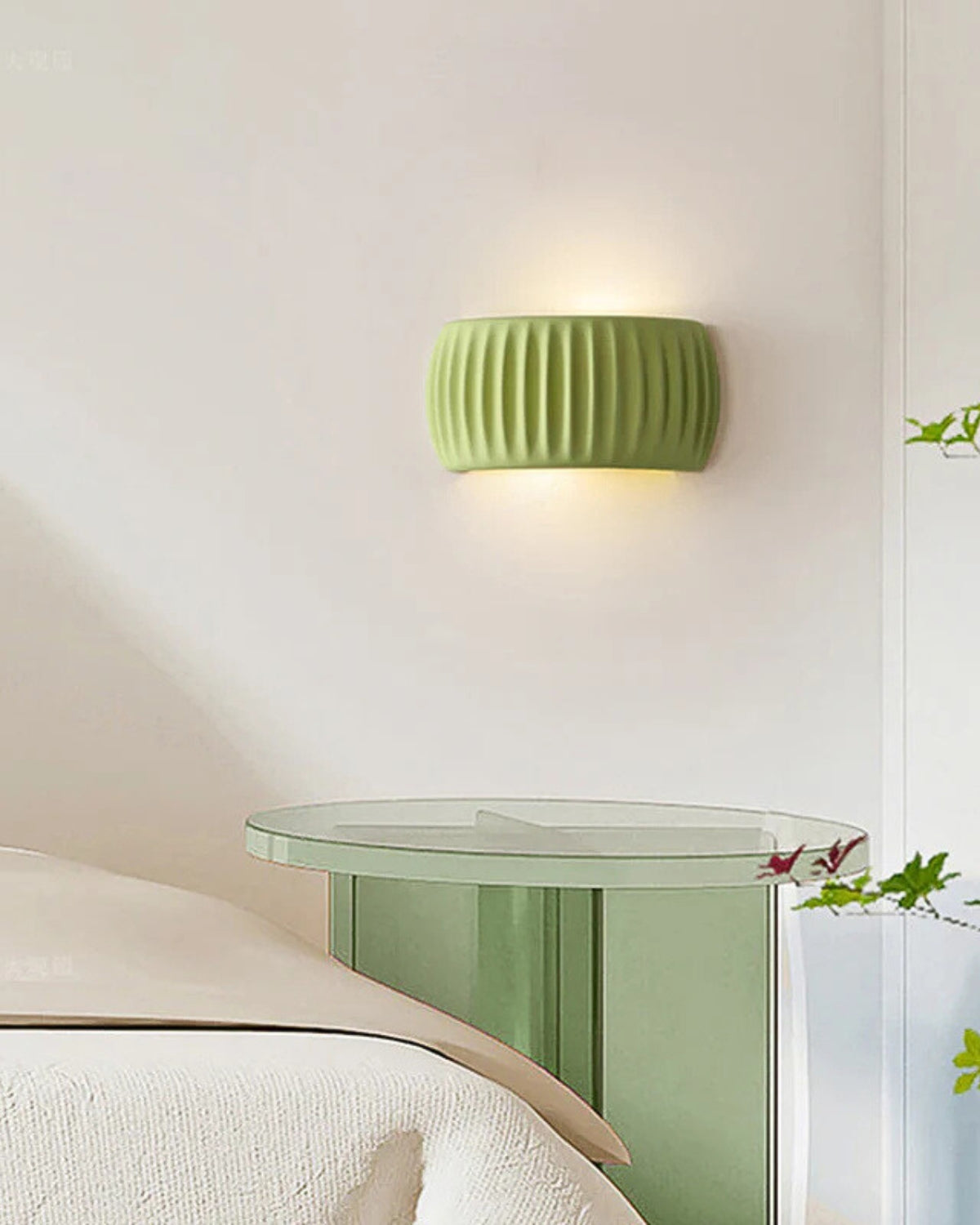 BowLift | Designer Wall Lamp with Wavy Accent