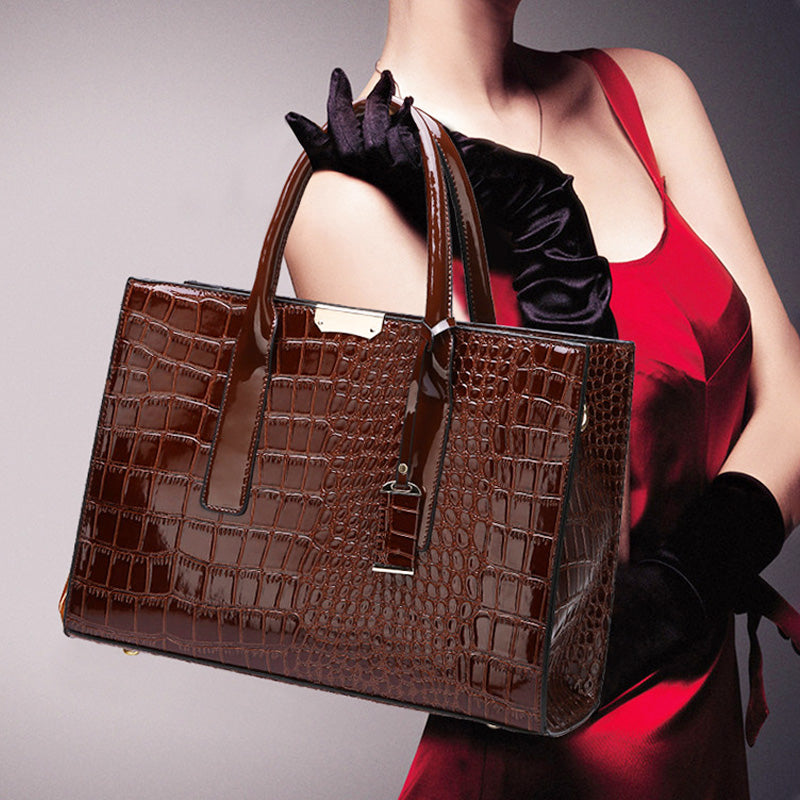 BowLift | Bag with crocodile embossing.