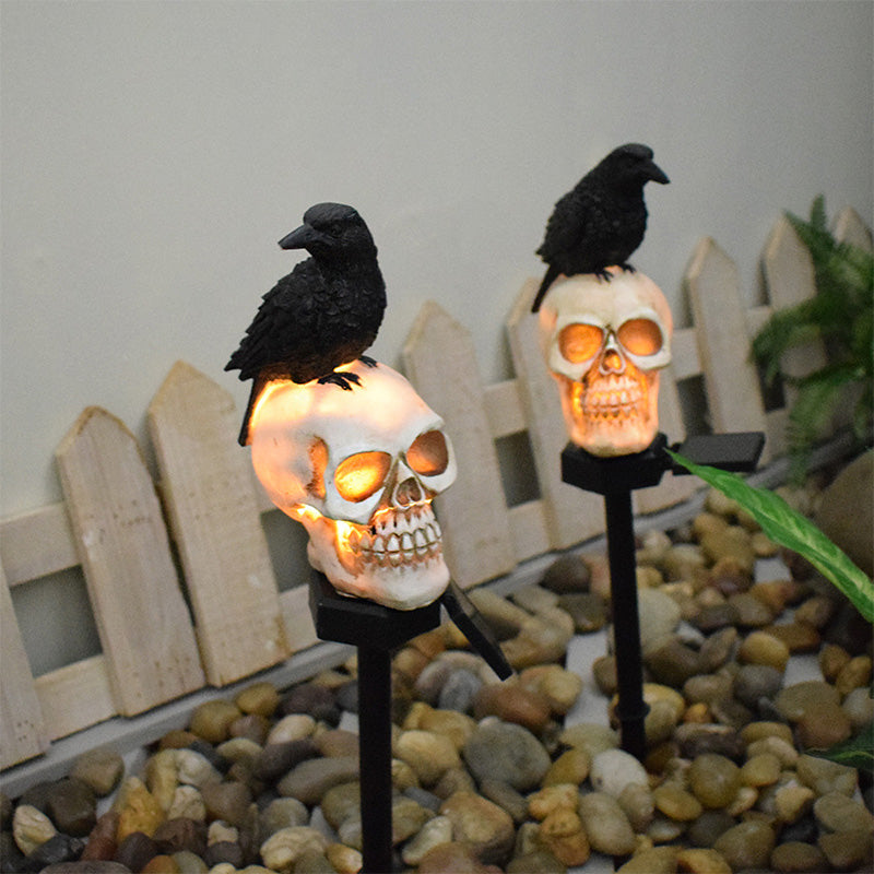 BowLift | Crow skull solar lamp for the garden