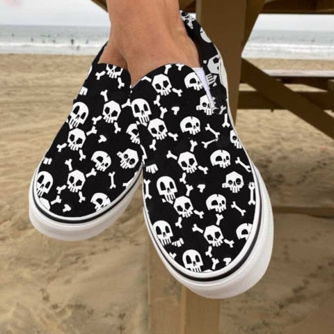 BowLift | Casual slip-ons made of canvas with skull